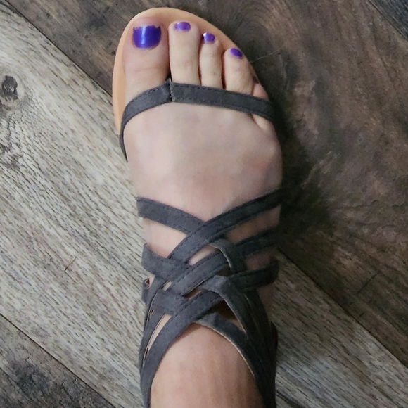 BRAND NEW STRAPPY, GREY SANDALS, SIZE WOMEN'S 8 - Picture 2 of 7